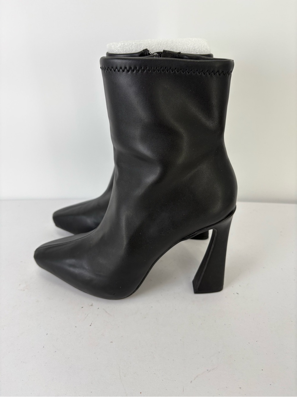 🪡 nwot Jessica Simpson Floyce Black Pointed Toe Sculpted Block Heel Ankle Boots